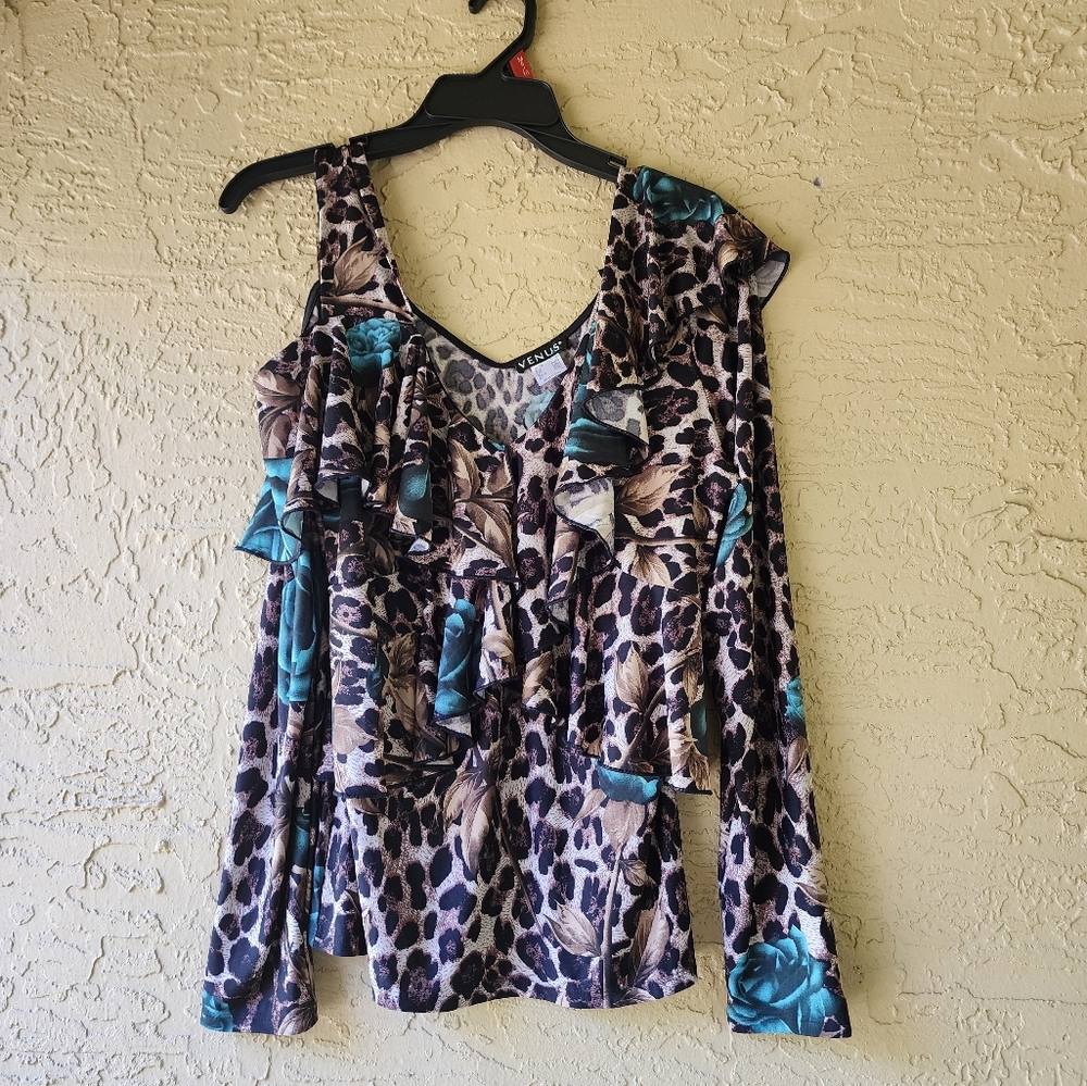 NWOT Off Shoulder Leopard And Rose Top